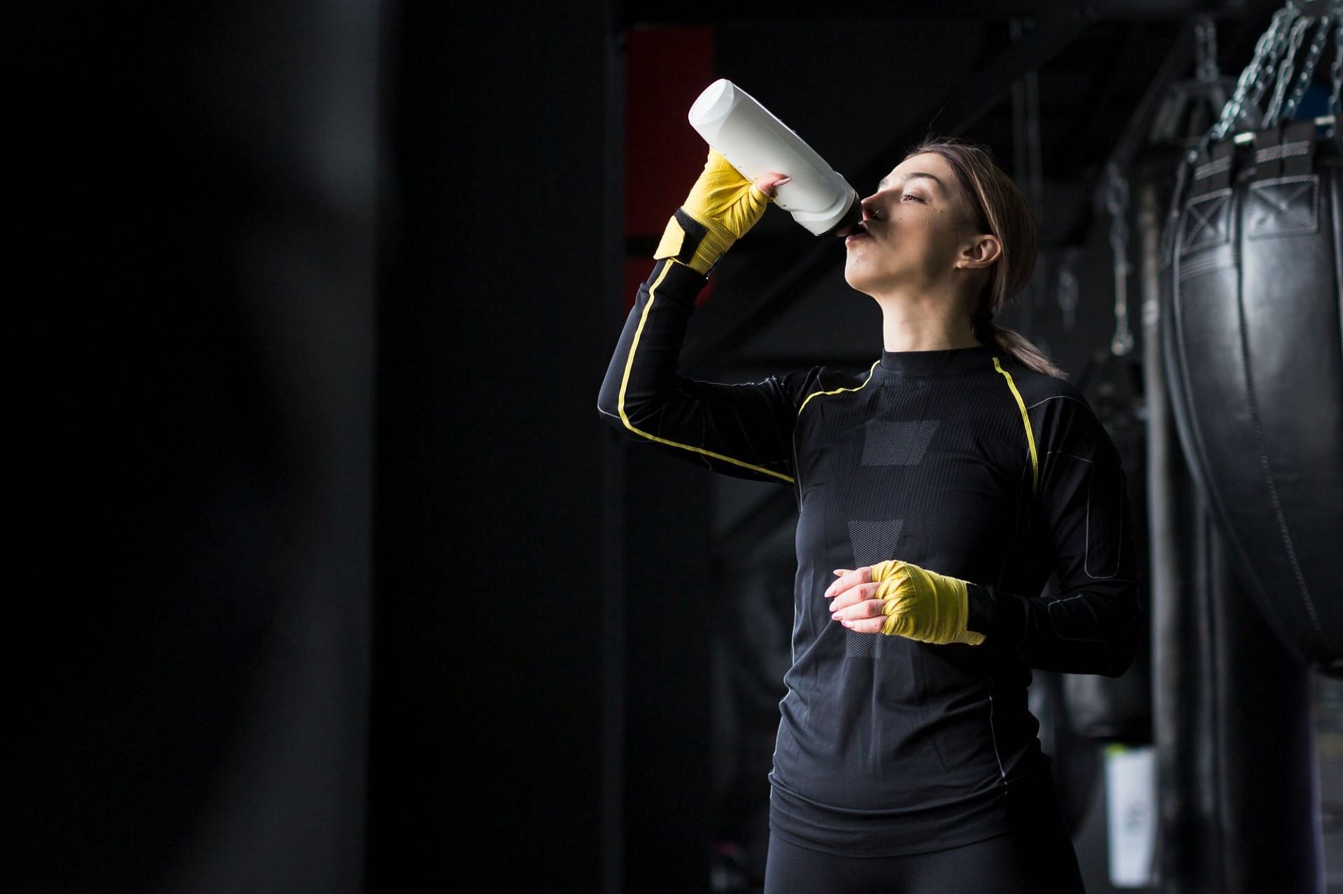 BCAA vs Creatine: Use creatine as a pre-workout for more energy (Image by Freepik)